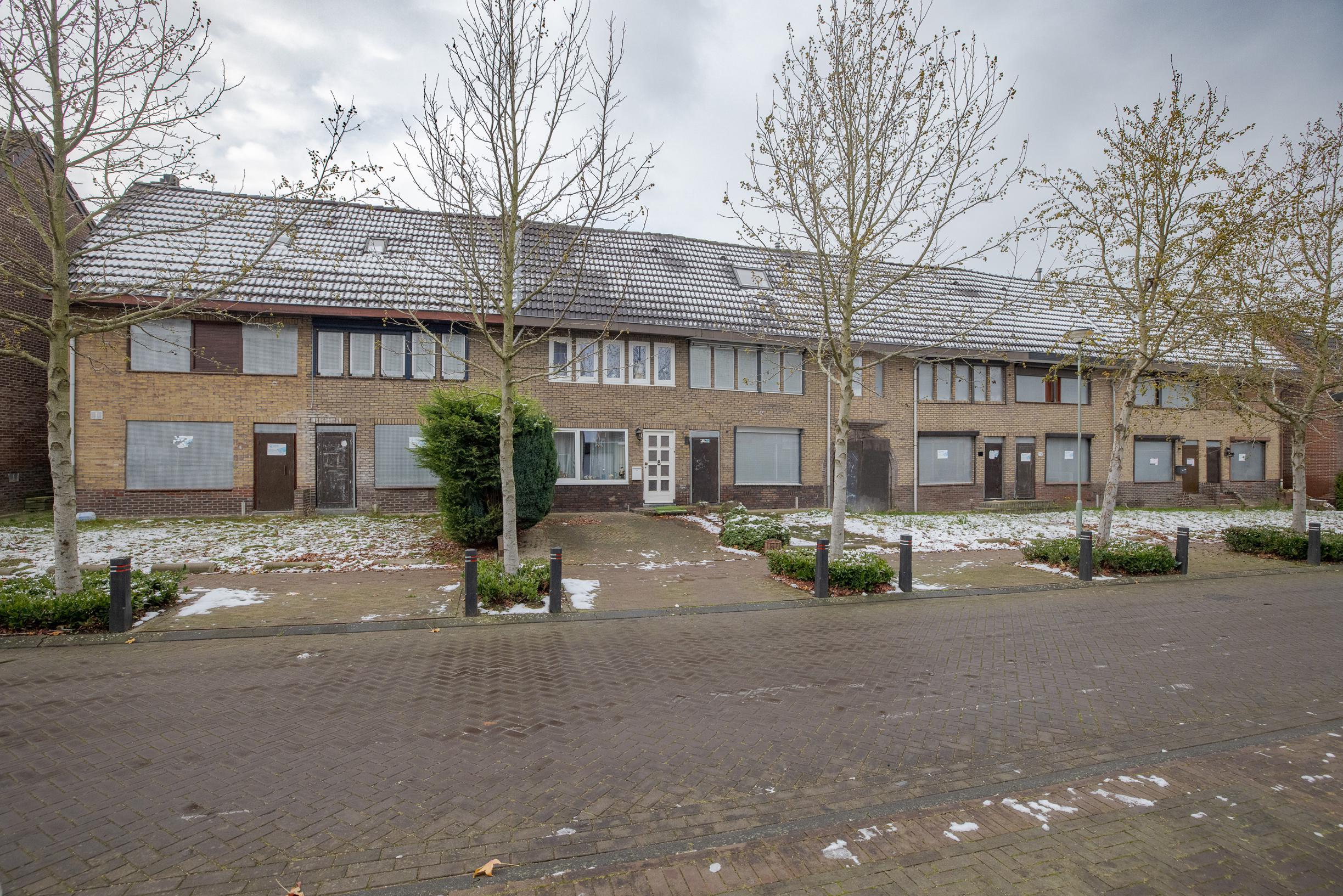 Eén bewoner blokkeert sloop van ‘gevaarlijke’ huizen in Eygelshoven: ‘Voor dat geld vinden we nergen